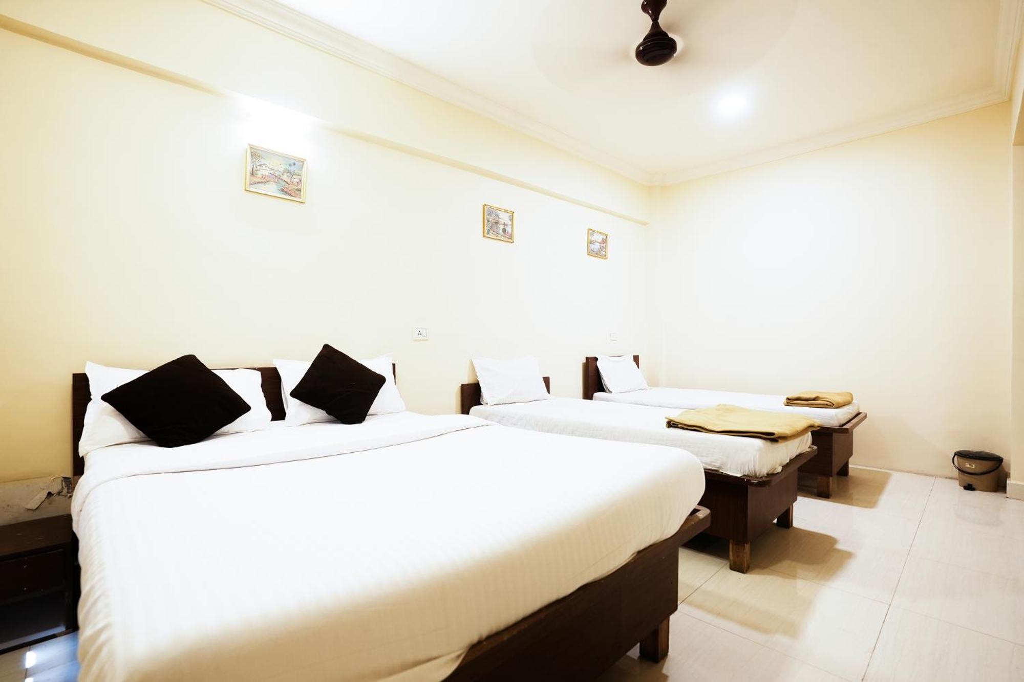 Hotel Della Comfort Near Ambreshwar Shiv Mandir, Ambernath Amarnath Exterior photo